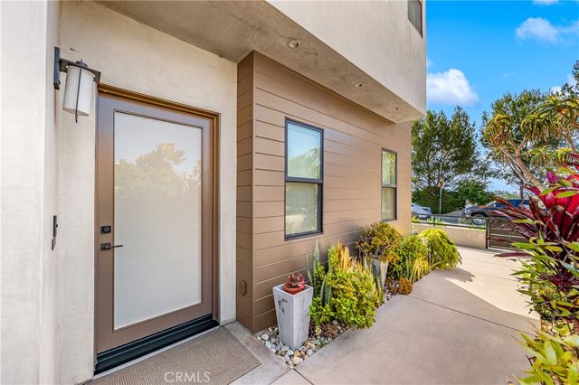 621 Frankfort Avenue, Huntington Beach, CA 92648