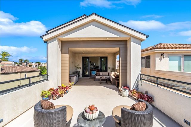 621 Frankfort Avenue, Huntington Beach, CA 92648