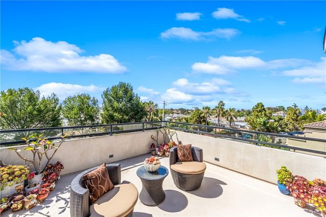 621 Frankfort Avenue, Huntington Beach, CA 92648