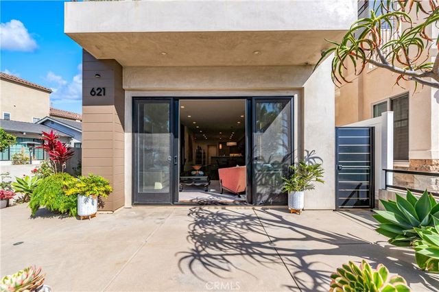 621 Frankfort Avenue, Huntington Beach, CA 92648