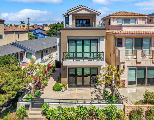 621 Frankfort Avenue, Huntington Beach, CA 92648