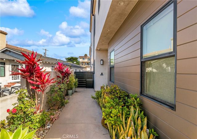 621 Frankfort Avenue, Huntington Beach, CA 92648