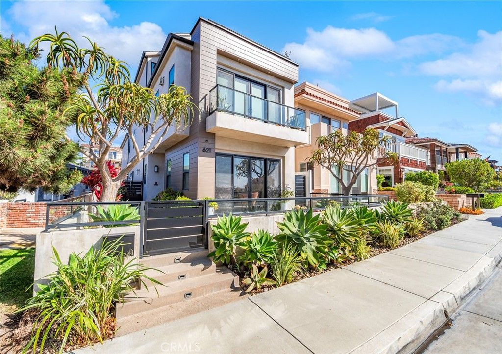 621 Frankfort Avenue, Huntington Beach, CA 92648