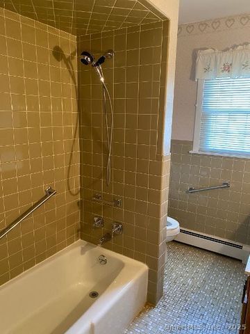 13 Curtis Street, Norwich, CT 06360