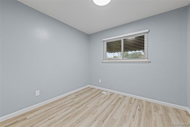 7218 Superior, Center Line, MI 48015