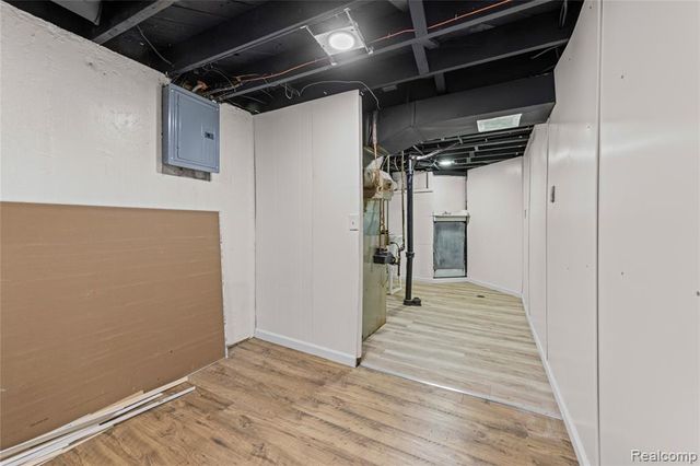 7218 Superior, Center Line, MI 48015