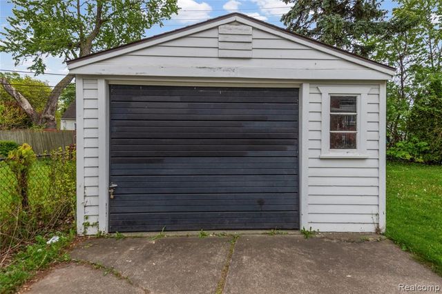 7218 Superior, Center Line, MI 48015