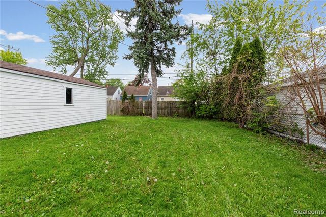 7218 Superior, Center Line, MI 48015