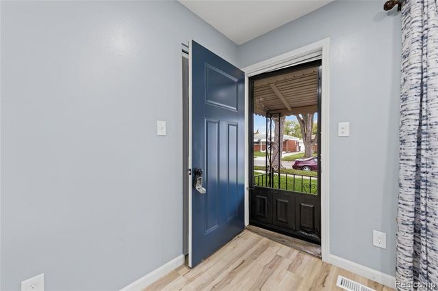7218 Superior, Center Line, MI 48015