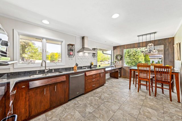 W124S6438 Hawthorne ROAD, Muskego, WI 53150