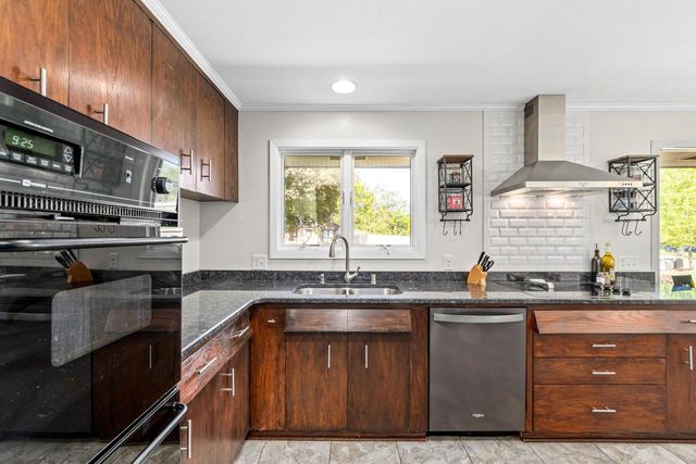 W124S6438 Hawthorne ROAD, Muskego, WI 53150