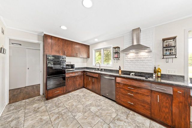 W124S6438 Hawthorne ROAD, Muskego, WI 53150