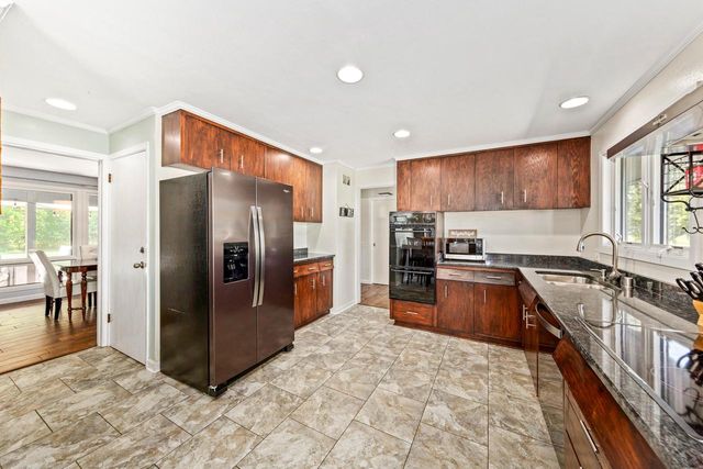 W124S6438 Hawthorne ROAD, Muskego, WI 53150