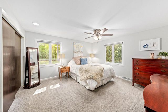 W124S6438 Hawthorne ROAD, Muskego, WI 53150