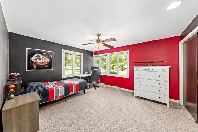 W124S6438 Hawthorne ROAD, Muskego, WI 53150
