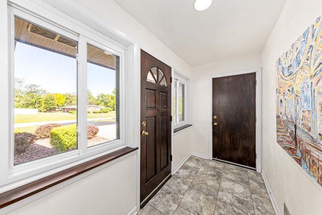W124S6438 Hawthorne ROAD, Muskego, WI 53150