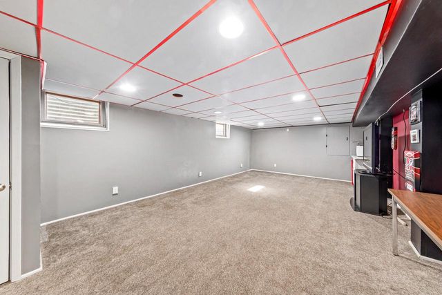 W124S6438 Hawthorne ROAD, Muskego, WI 53150