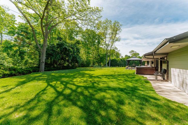W124S6438 Hawthorne ROAD, Muskego, WI 53150
