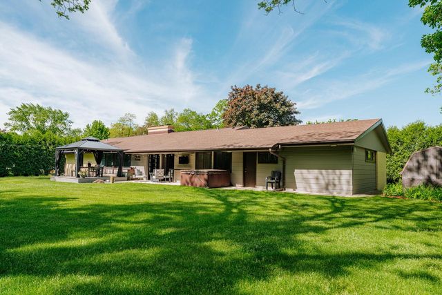 W124S6438 Hawthorne ROAD, Muskego, WI 53150