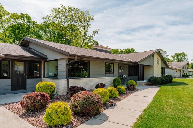 W124S6438 Hawthorne ROAD, Muskego, WI 53150