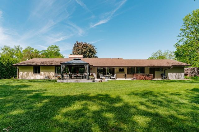W124S6438 Hawthorne ROAD, Muskego, WI 53150