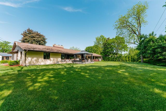 W124S6438 Hawthorne ROAD, Muskego, WI 53150