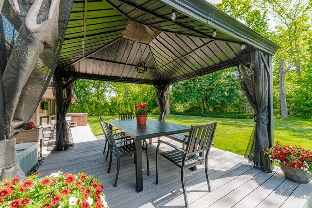 W124S6438 Hawthorne ROAD, Muskego, WI 53150