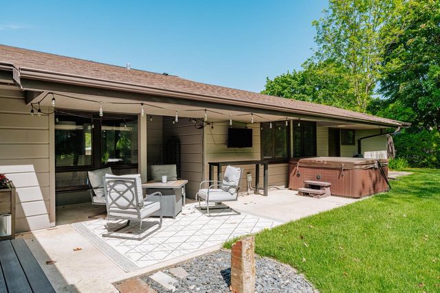 W124S6438 Hawthorne ROAD, Muskego, WI 53150
