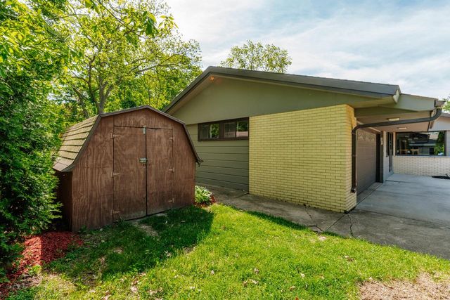 W124S6438 Hawthorne ROAD, Muskego, WI 53150