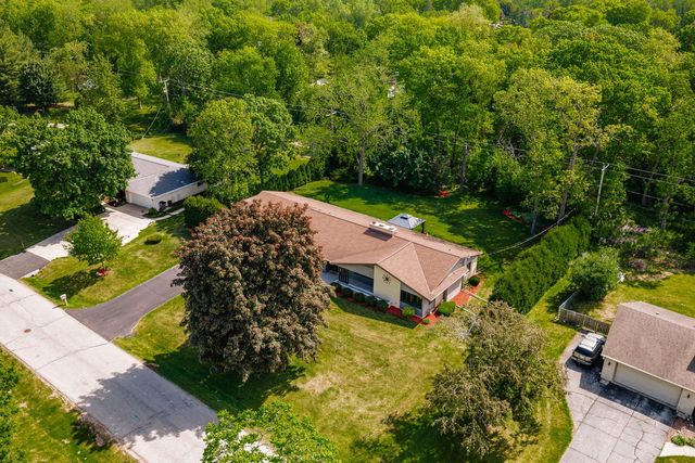 W124S6438 Hawthorne ROAD, Muskego, WI 53150