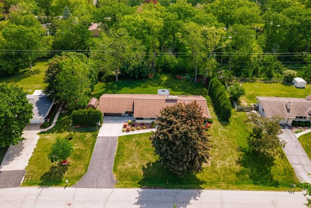 W124S6438 Hawthorne ROAD, Muskego, WI 53150