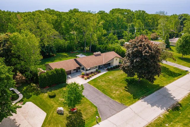 W124S6438 Hawthorne ROAD, Muskego, WI 53150