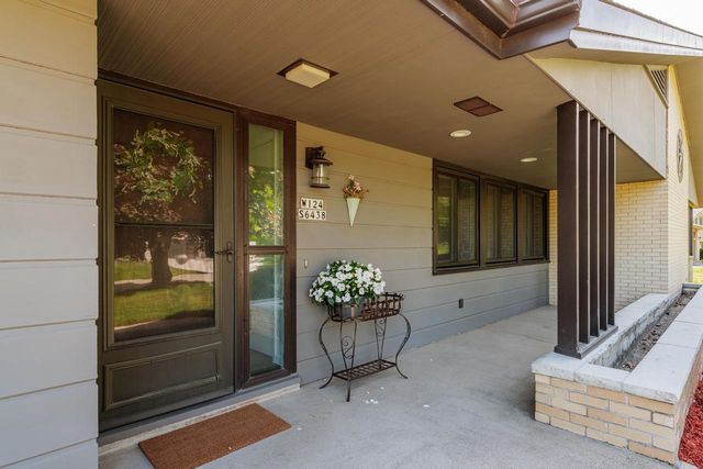 W124S6438 Hawthorne ROAD, Muskego, WI 53150