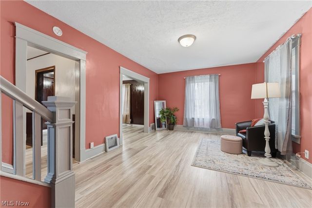 329 Girard Avenue NE, Canton, OH 44704