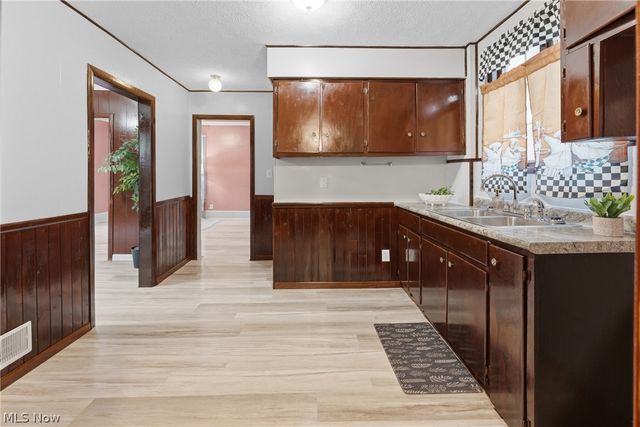 329 Girard Avenue NE, Canton, OH 44704