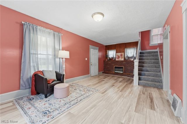 329 Girard Avenue NE, Canton, OH 44704