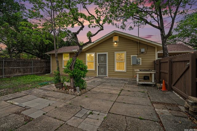 205 BALCONES HEIGHTS RD, Balcones Heights, TX 78201