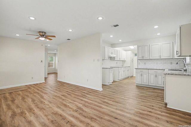 205 BALCONES HEIGHTS RD, Balcones Heights, TX 78201