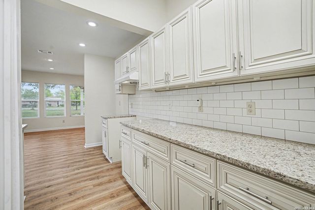 205 BALCONES HEIGHTS RD, Balcones Heights, TX 78201