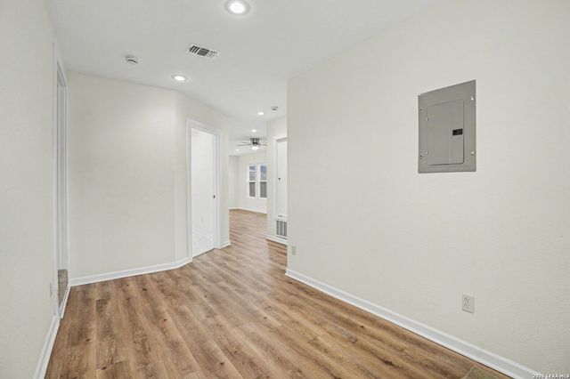 205 BALCONES HEIGHTS RD, Balcones Heights, TX 78201