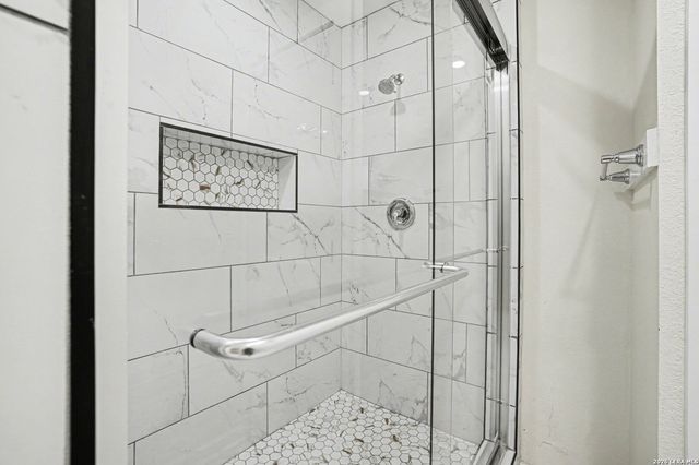 205 BALCONES HEIGHTS RD, Balcones Heights, TX 78201