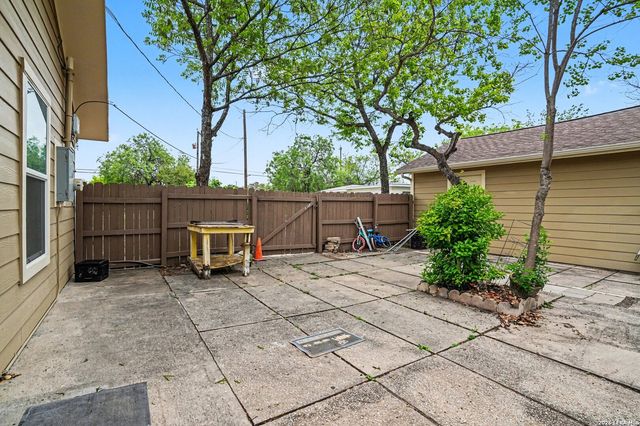 205 BALCONES HEIGHTS RD, Balcones Heights, TX 78201