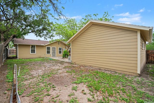205 BALCONES HEIGHTS RD, Balcones Heights, TX 78201