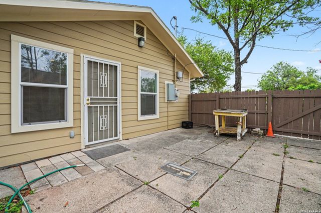 205 BALCONES HEIGHTS RD, Balcones Heights, TX 78201