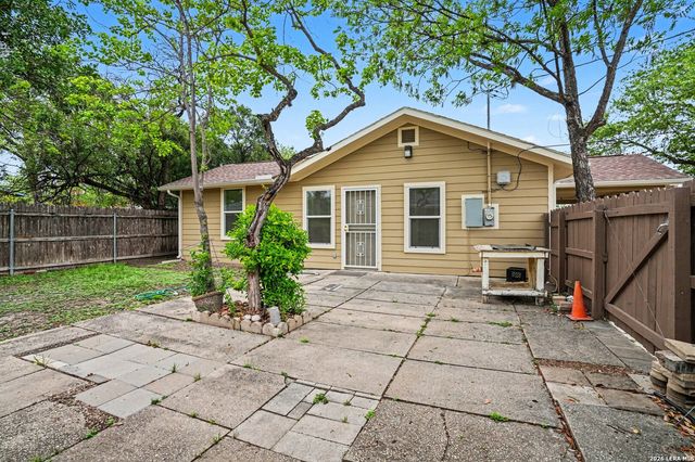 205 BALCONES HEIGHTS RD, Balcones Heights, TX 78201