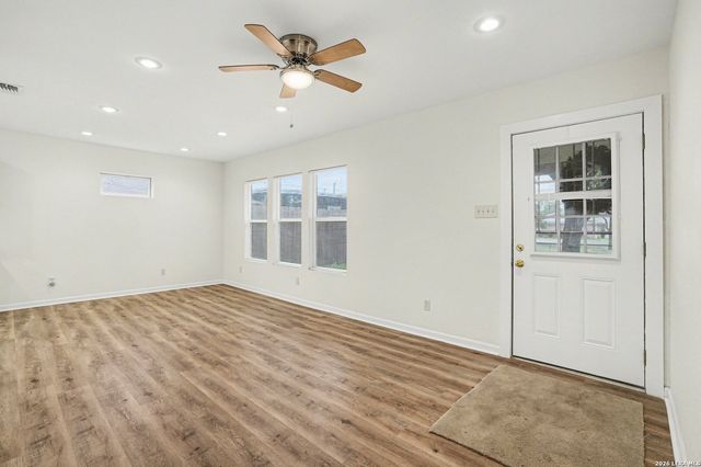 205 BALCONES HEIGHTS RD, Balcones Heights, TX 78201