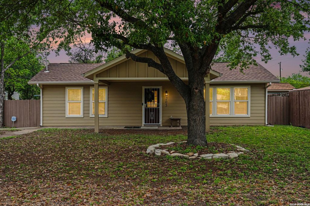 205 BALCONES HEIGHTS RD, Balcones Heights, TX 78201