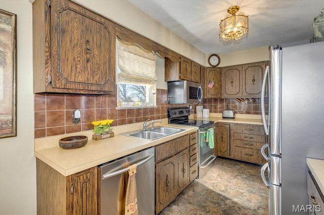 2948 Erb Road, St Louis, MO 63129