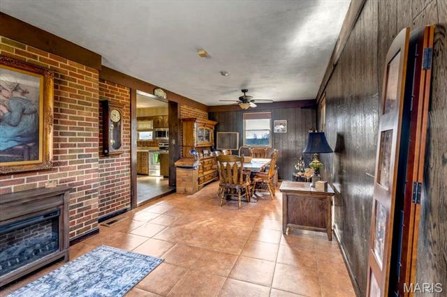 2948 Erb Road, St Louis, MO 63129