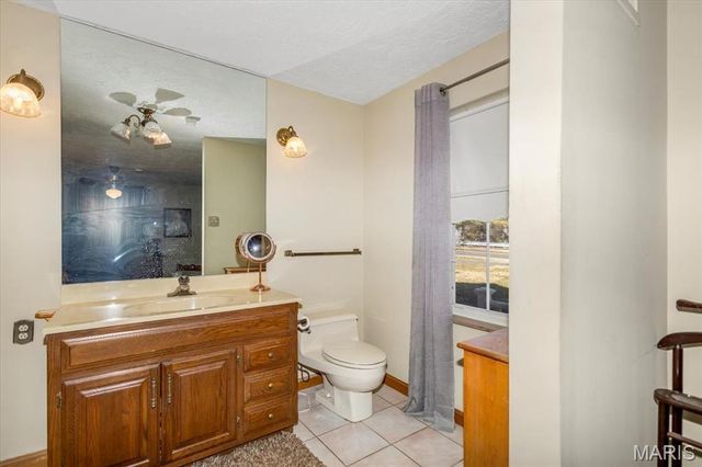 2948 Erb Road, St Louis, MO 63129